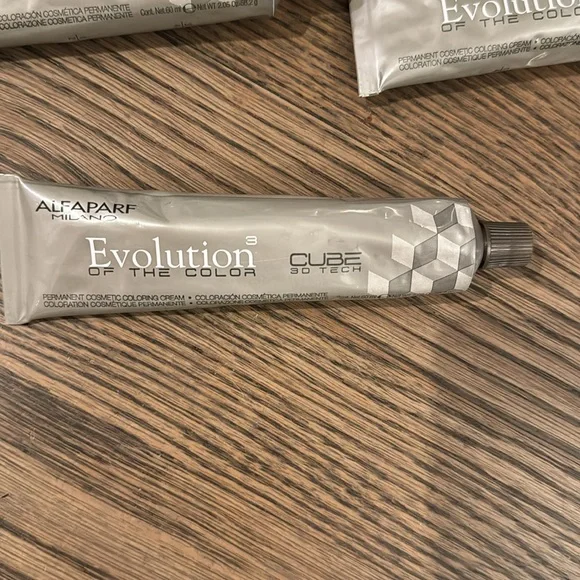 New unsealed Alfaparf evolution of the color hair dye dark blonde 8 Lote - Picture 2 of 3